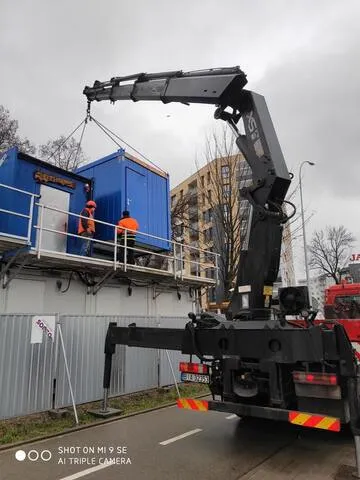 układanie kontenerów przy pomocy hds